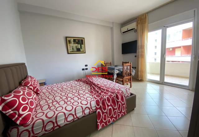 Vlore, jepet me qera apartament Kati 8, 155 m² 450 Euro (Rruga Kosova)