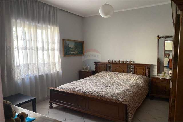 Tirane, shitet Vile 2 Katshe Kati 1, 200 m² 190.000 Euro (Don Bosko)