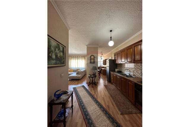Tirane, jepet me qera apartament Kati 6, 110 m² 650 Euro (tirana e re)