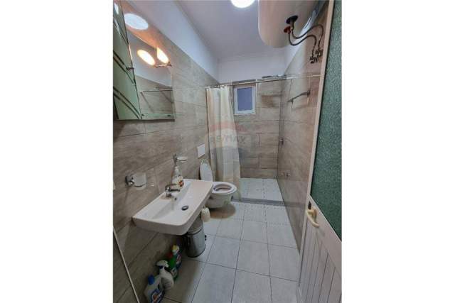 Tirane, jepet me qera apartament 1+1 Kati 1, 60 m² 350 Euro (Tregu elektrik)