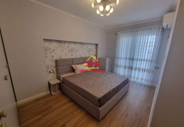 Vlore, jepet me qera apartament 2+1+BLK Kati 8, 127 m² 500 Euro (Rruga Çamëria, Vlorë)