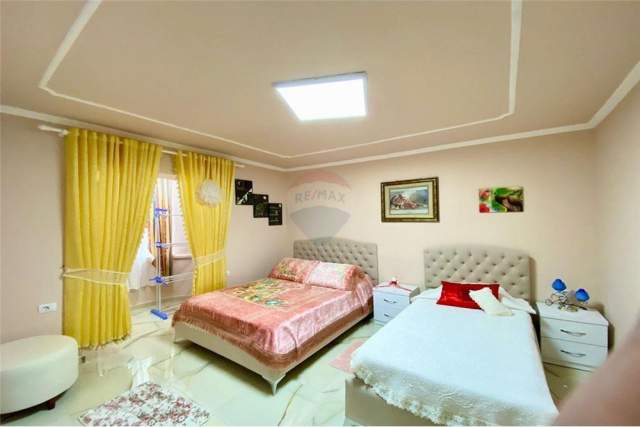 Tirane, jepet me qera apartament 1+1 40 m² 450 Euro (komuna e parisit)