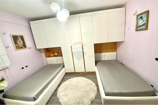 Tirane, jepet me qera apartament Kati 5, 120 m² 900 Euro (komuna e parisit)