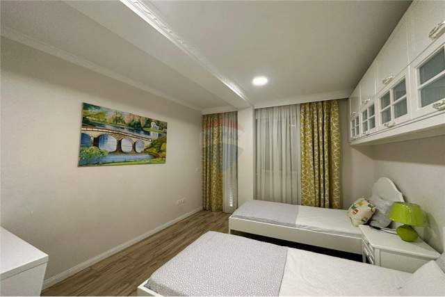 Tirane, jepet me qera apartament 2+1 Kati 2, 100 m² 750 Euro (komuna e parisit)