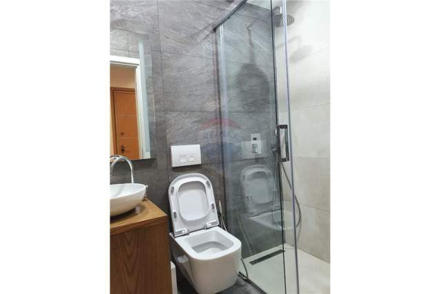 Tirane, jepet me qera apartament 50 m² 900 Euro (liceu artistik)