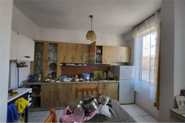 Tirane, shitet apartament 2+1 Kati 3, 90 m² 130.000 Euro (Stadiumi DInamo)