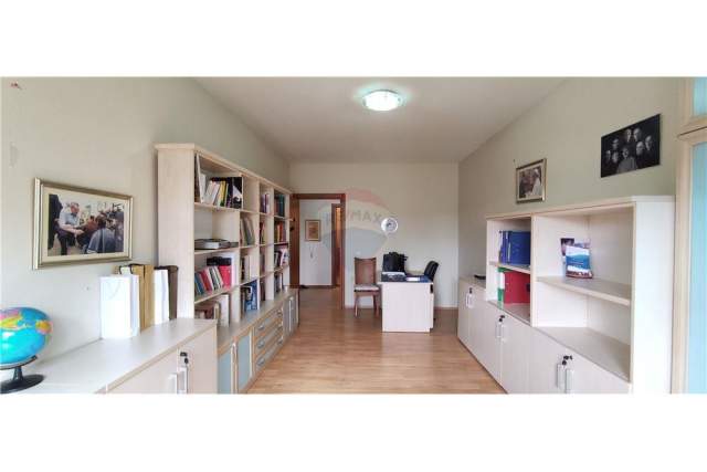 Tirane, jepet me qera Kati 5, 130 m² 700 Euro (liceu artistik)