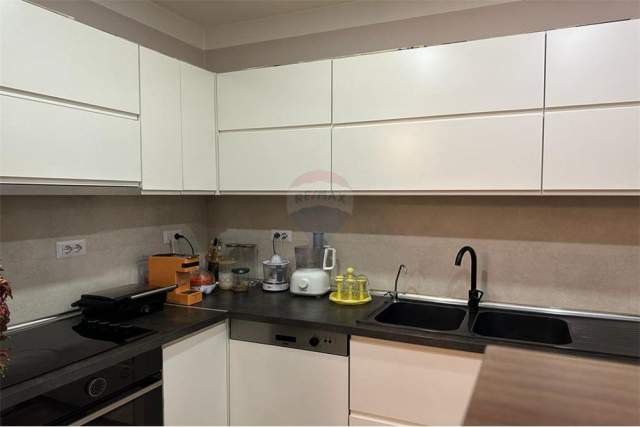 Tirane, shitet apartament 2+1+BLK 111 m² 216.000 Euro (qender)
