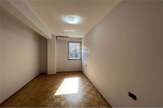 Tirane, jepet me qera apartament 4+1+BLK 151 m² 1.200 Euro (stadiumi aer albania)