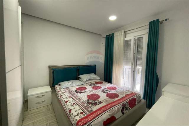 Tirane, jepet me qera apartament Kati 3, 94 m² 600 Euro (komuna e parisit)