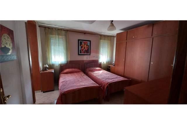 Tirane, jepet me qera apartament 2+1+BLK Kati 5, 105 m² 400 Euro (Stadiumi Dinamo)