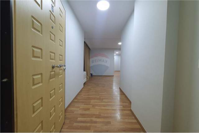 Tirane, jepet me qera apartament 172 m² 2.100 Euro (sami frasheri)