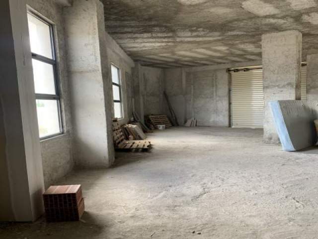 Tirane, shes dyqan Kati 0, 125 m² 75.000 Euro