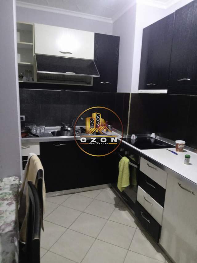 Tirane, jepet me qera apartament 2+1+BLK Kati 6, 100 m² 300 Euro (RRUGA ETHESARIT)