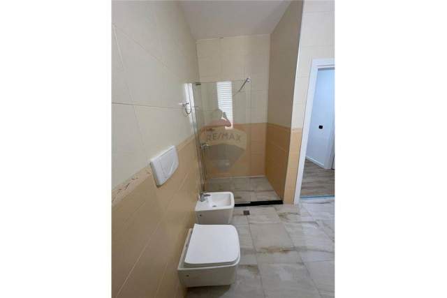 Tirane, jepet me qera apartament 80 m² 450 Euro