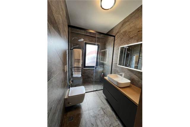 Tirane, shitet apartament Kati 4, 72 m² 240.000 Euro