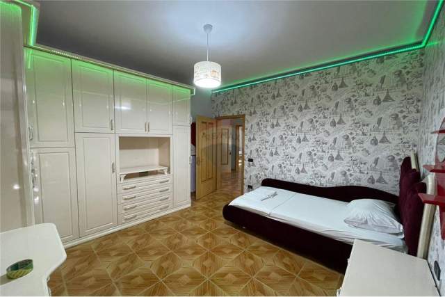 Tirane, jepet me qera apartament 150 m² 700 Euro (shkolla baletit)