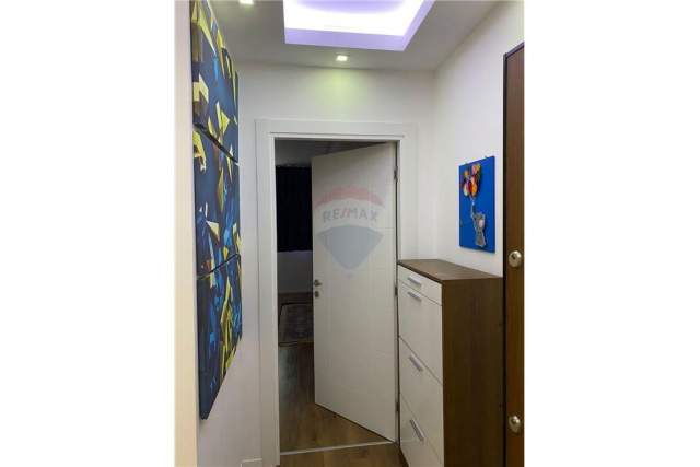 Tirane, jepet me qera apartament 60 m² 450 Euro (komuna e parisit)