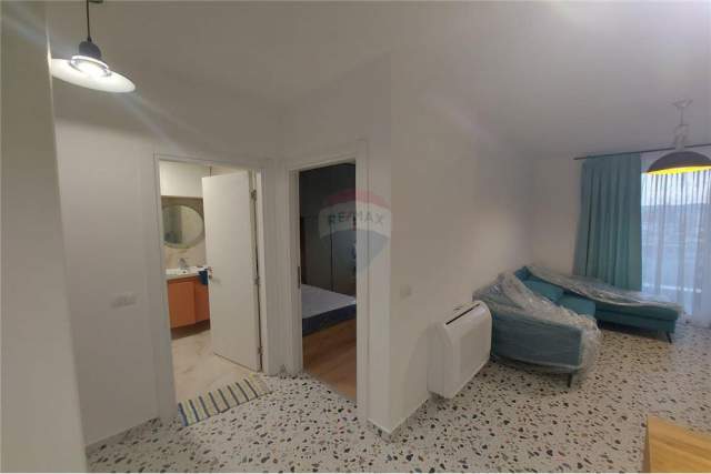 Tirane, jepet me qera apartament 1+1 Kati 4, 55 m² 400 Euro (Fusha e Aviacionit)