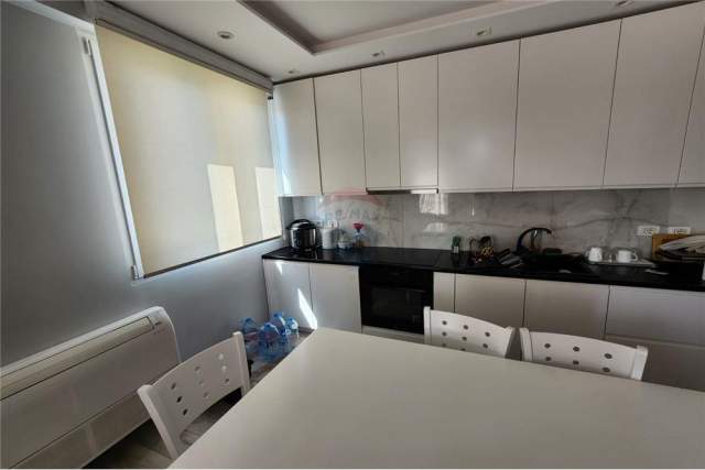 Tirane, shitet apartament 1+1+BLK Kati 8, 83 m² 145.000 Euro (Komuna e Parisit)