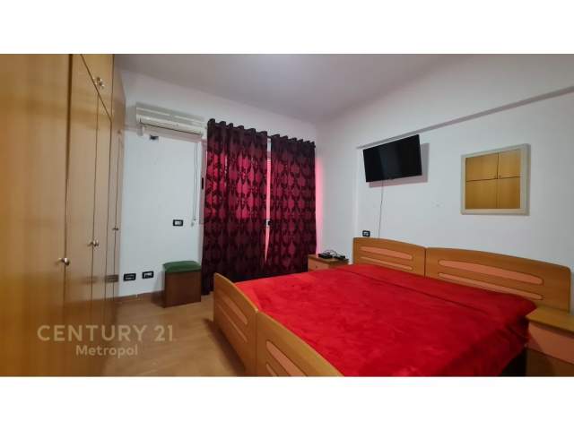 Tirane, jepet me qera apartament 3+1 Kati 3, 100 m² 650 Euro (Komuna e Parisit)