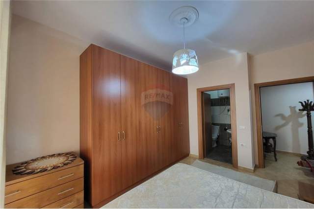 Tirane, jepet me qera apartament 2+1+BLK Kati 4, 110 m² 300 Euro (Fresku)