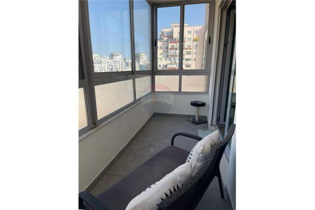Tirane, jepet me qera apartament 1+1+BLK Kati 6, 65 m² 400 Euro (Selvia)