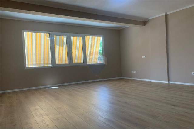 Tirane, shitet apartament 3+1 Kati 2, 137 m² 180.000 Euro (Rruga Ali Demi)