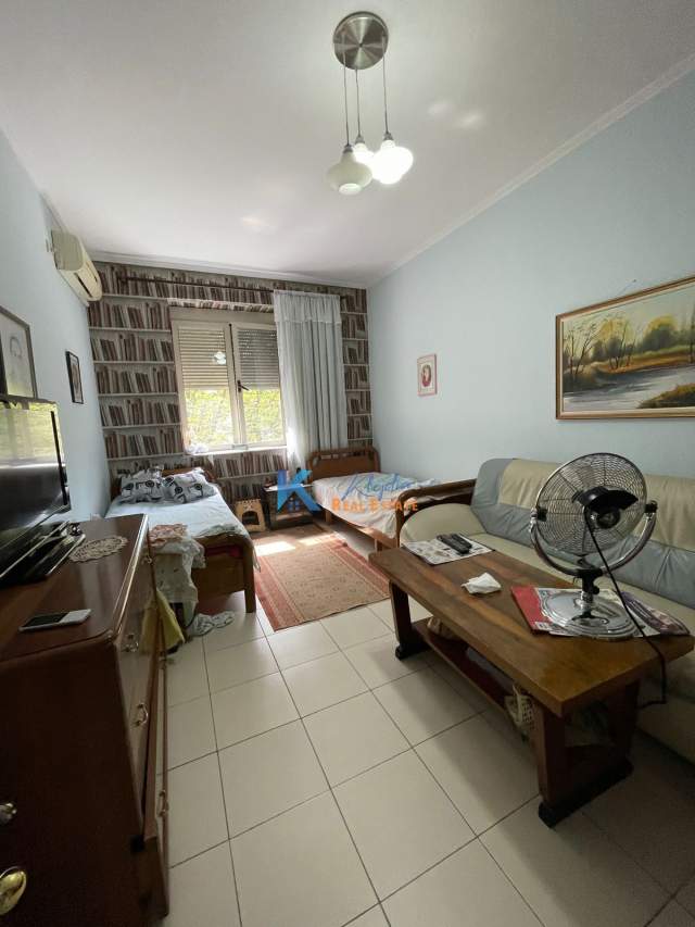 Tirane, jap me qera zyre Kati 2, 50 m² 400 Euro (Bllok)