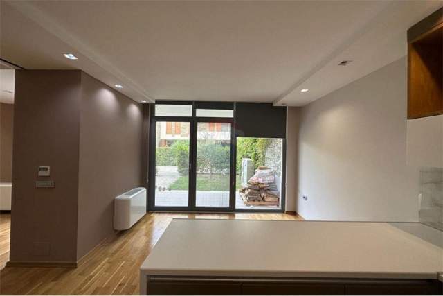 Tirane, jepet me qera apartament Dublex Kati 0, 287 m² 1.500 Euro (Liqeni Thate)
