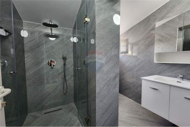 Tirane, jepet me qera 1+1 Kati 1, 55 m² 380 Euro (Rr Arben Broci)