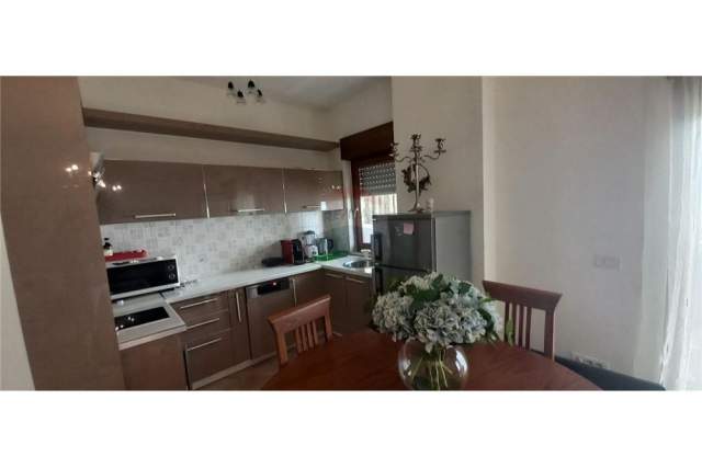 Tirane, jepet me qera apartament 2+1 Kati 11, 85 m² 650 Euro (Qender)