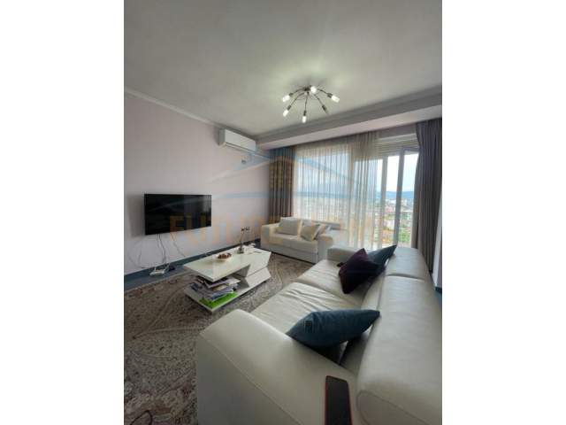 Shkoder, jepet me qera apartament 2+1 Kati 8, 105 m² 600 Euro (Dergut)