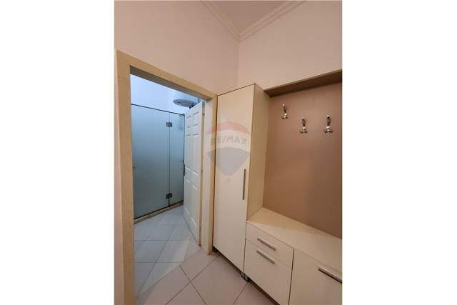 Tirane, jepet me qera apartament 3+1 Kati 2, 123 m² 400 Euro (Kopshti Botanik)