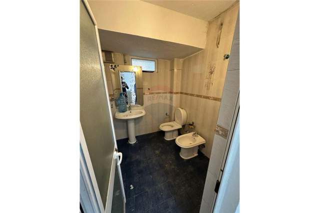 Tirane, jepet me qera zyre Kati 2, 76 m² 600 Euro (Myslym Shyri)