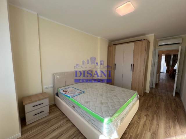 Tirane, jepet me qera apartament Kati 2, 900 Euro (Liqeni Artificial)