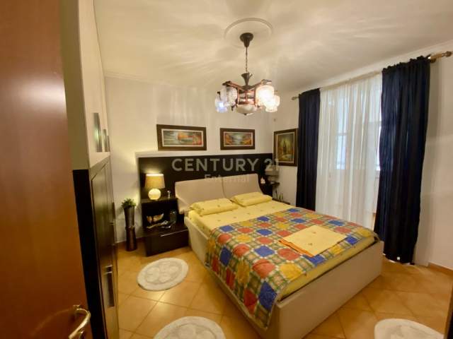 Tirane, jepet me qera apartament 1+1+BLK 70 m² 700 Euro (faik konica)