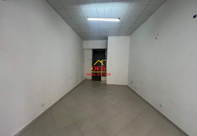 Vlore, jepet me qera dyqan Kati 0, 38 m² 300 Euro (Rruga Perlat Rexhepi)
