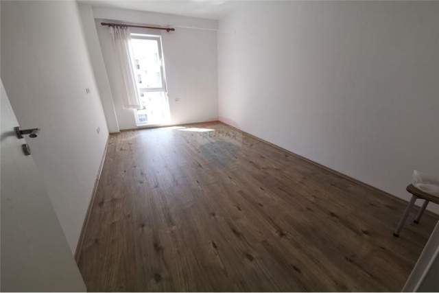 Tirane, jepet me qera apartament 1+1 Kati 4, 74 m² 450 Euro (Kompleksi Kontakt)