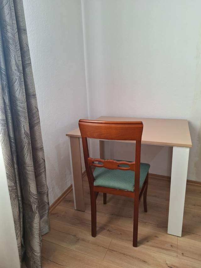 Tirane, shes Shiten tavolina te reja - 5500 lek