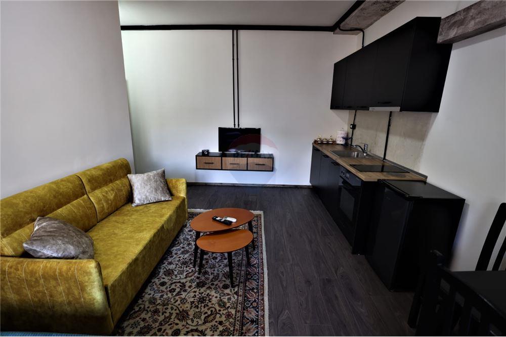 Shiten 3 apartamente 1+1 te rruga 5 Maji, 144'000 Euro