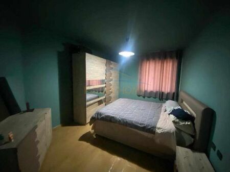 Shitet, Apartament 2+1+2, prane Martenitetit te Ri, Tiranë. AREA38380
