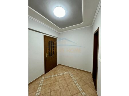 Shitet, Apartament 3+1+2, në Xhamllik, Tiranë. AREA39747