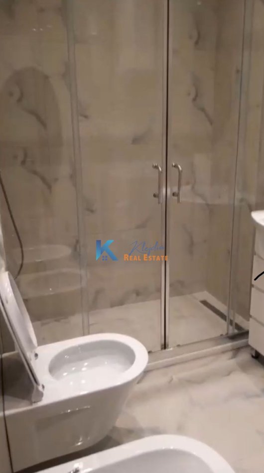 Tirane, jepet me qera zyre , Kati 10, 75 m² 650 € (Rruga e Kavajes, Tirana Garden Building)