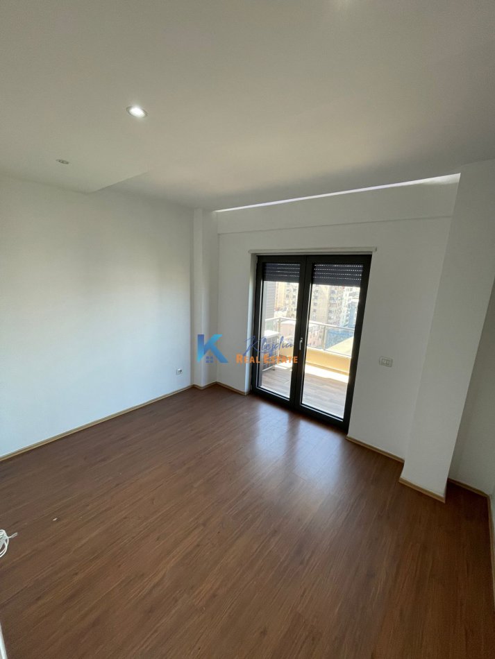 Tirane, jap me qera zyre Kati 7, 132 m² 1.200 € (Rrethrrotullimi i Zogut te Zi)