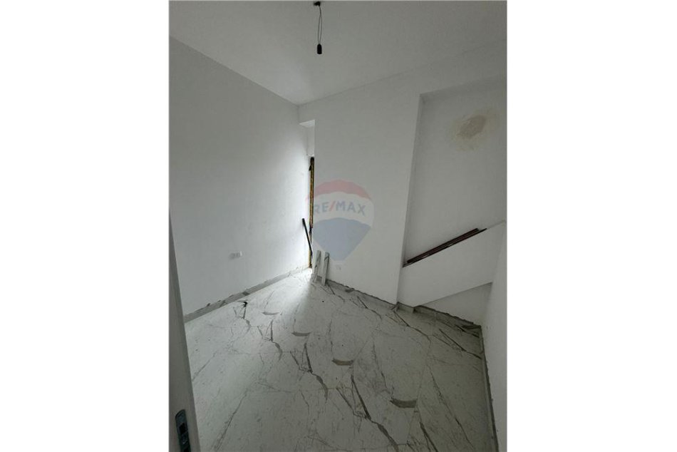 Tirane, jepet me qera apartament 3+1+Ballkon Kati 1, 124 m² 600 € (Rruga e Dibrës - Farmacia 10)