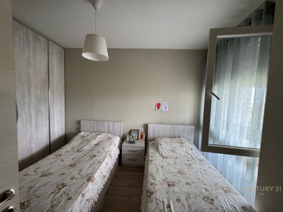 Tirane, jepet me qera apartament 1+1 Kati 5, 65 m² 585 € (liqen i thate)