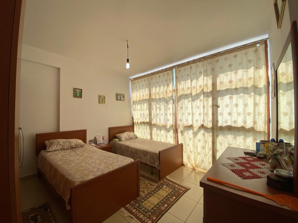 Tirane, shitet apartament 3+1+Ballkon Kati 3, 130 m² 143.000 € (Prane Thesarit, Fresk)