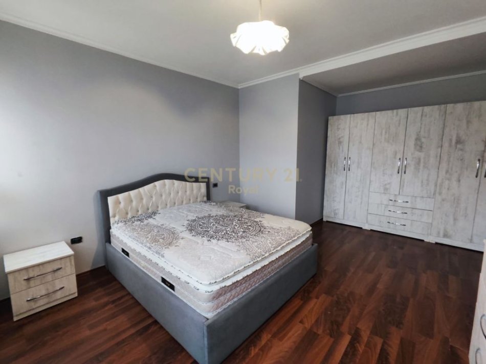 Tirane, jepet me qera apartament 2+1 Kati 9, 100 m² 800 € (Sami Frasheri)