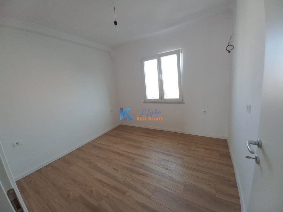Tirane, shitet apartament 1+1+Ballkon Kati 5, 53 m² 79.000 € (Kongresi i Manastirit)